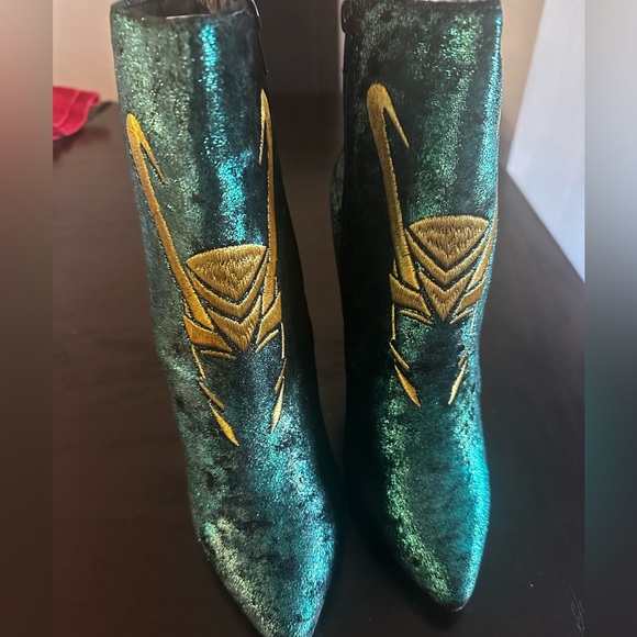 Marvel Her Universe “Loki” heel Bootie . Metallic Green & Gold Size 8 NEW - Picture 5 of 11